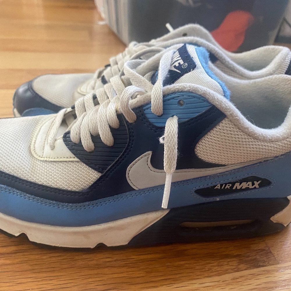 Nike Air Max UNC colorway style AJ1285-105 basketball shoes